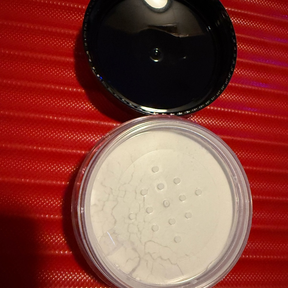 Anastasia Translucent Setting Powder mini - Picture 4 of 4